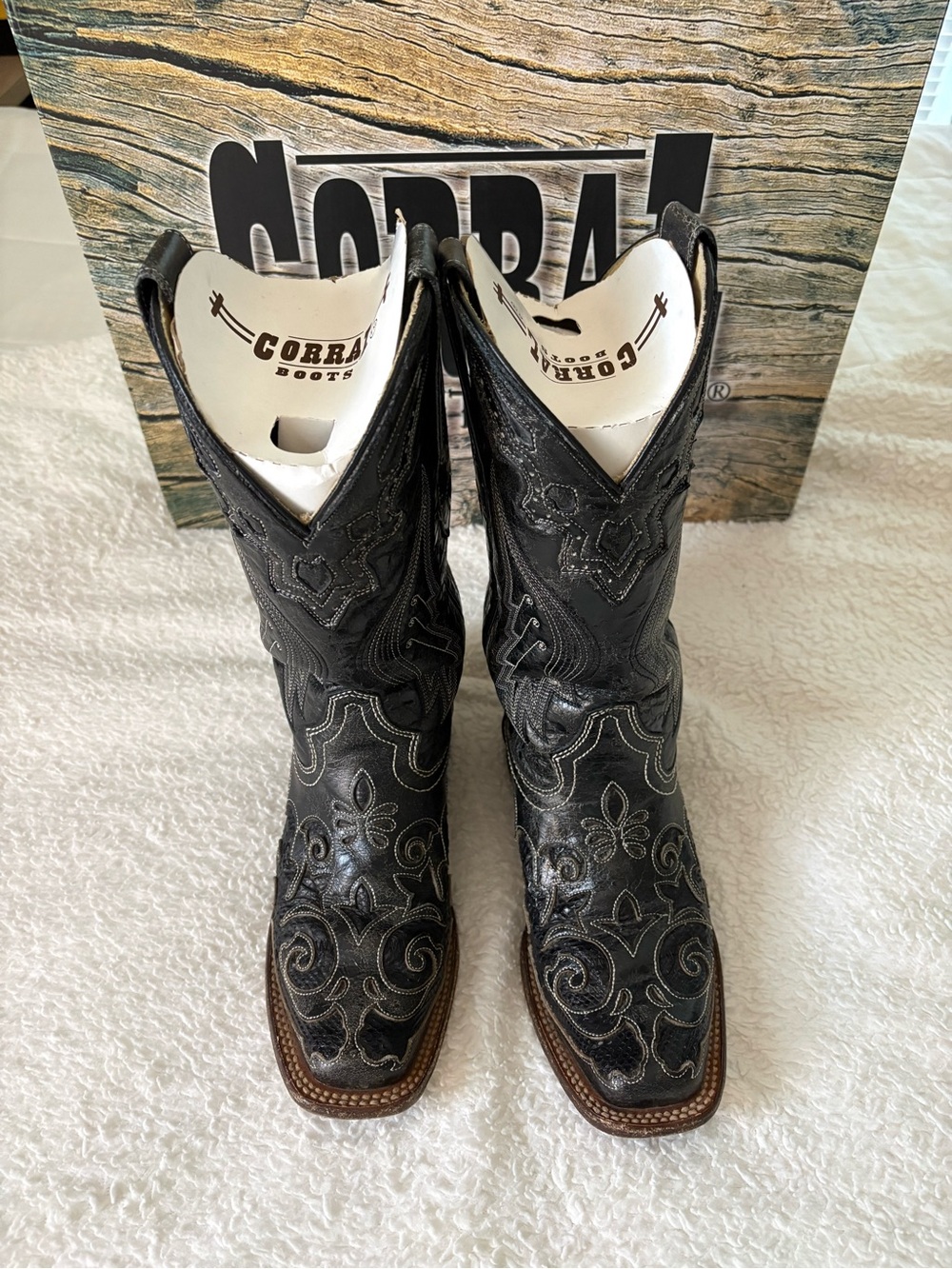 Corral Black Embroidered Inlay Leather Cowboy Boots